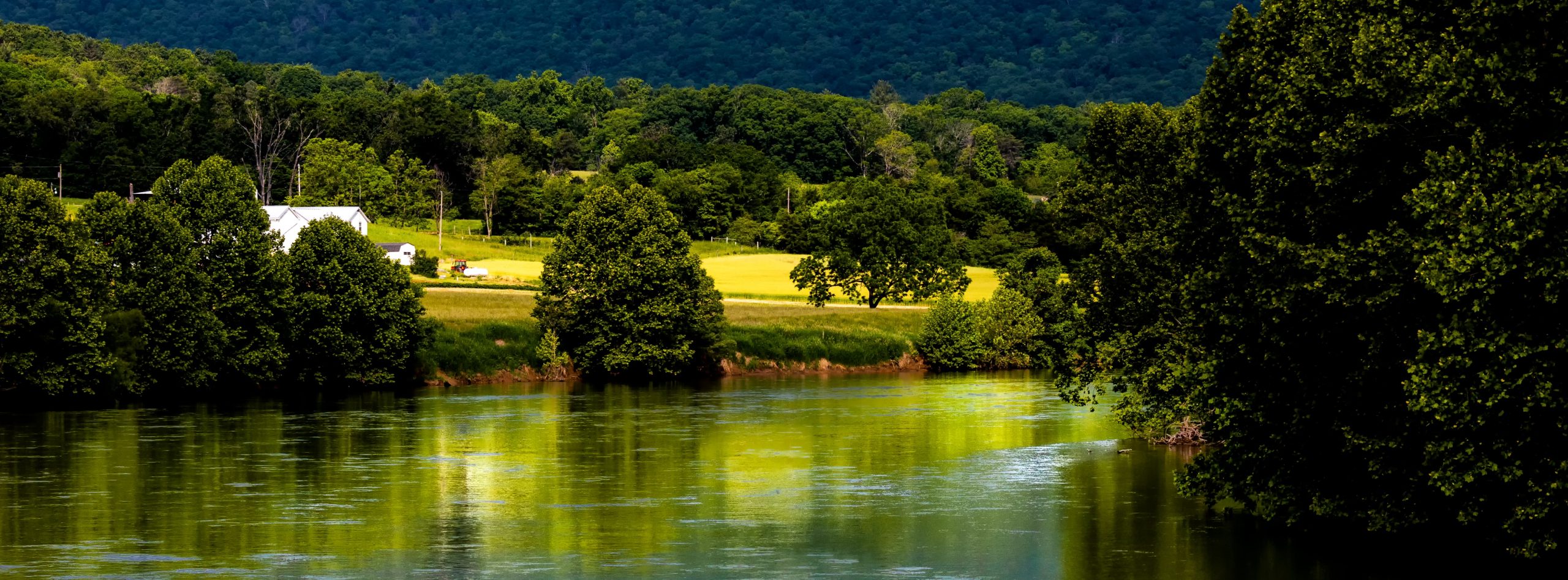 peaceful shot of the Shenandoah River